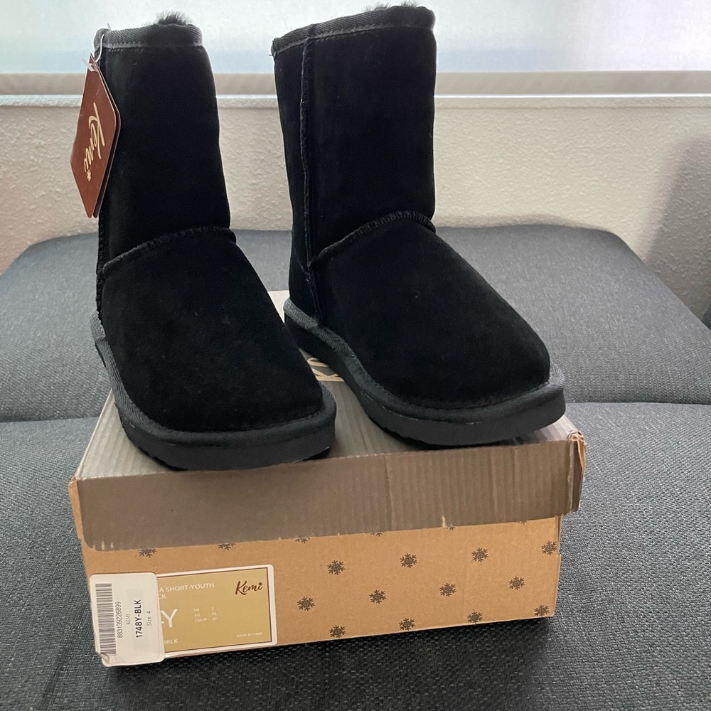 Kemi Boots Girls UGG Style boots